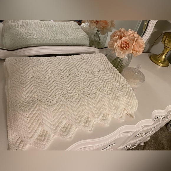 Handmade knitted throw or baby blanket - Picture 5 of 8